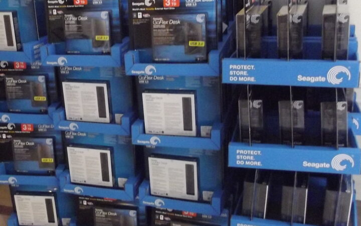 Discos rígidos externos usados para armazenamento e backup