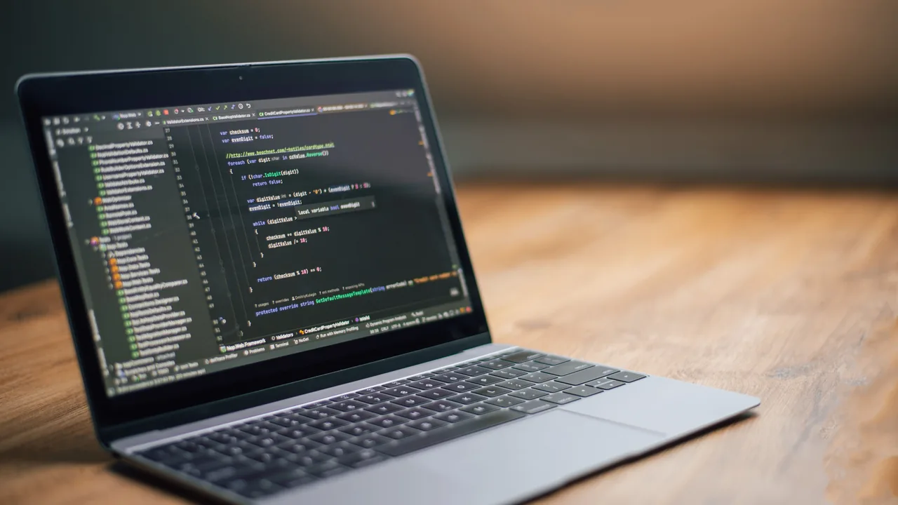 Código JavaScript aberto em um editor para criar uma API com Google Apps Script