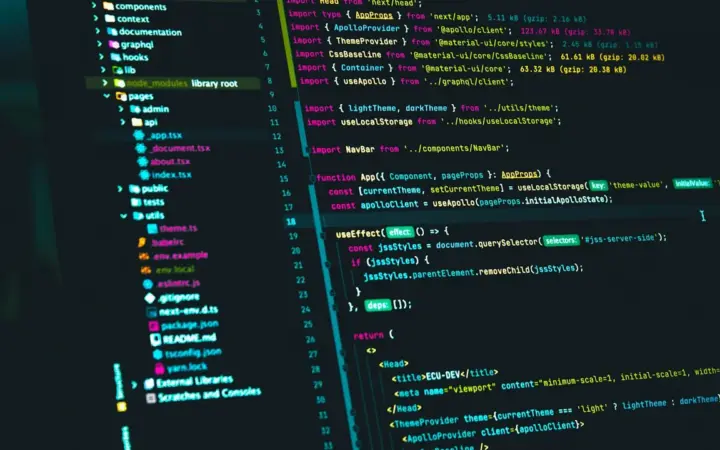 Editor de código em um notebook, imagem usada para ilustrar integrações entre IA e ferramentas externas