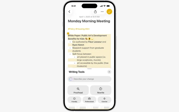 Tela do Writing Tools no iPhone com opções para revisar e reescrever um texto