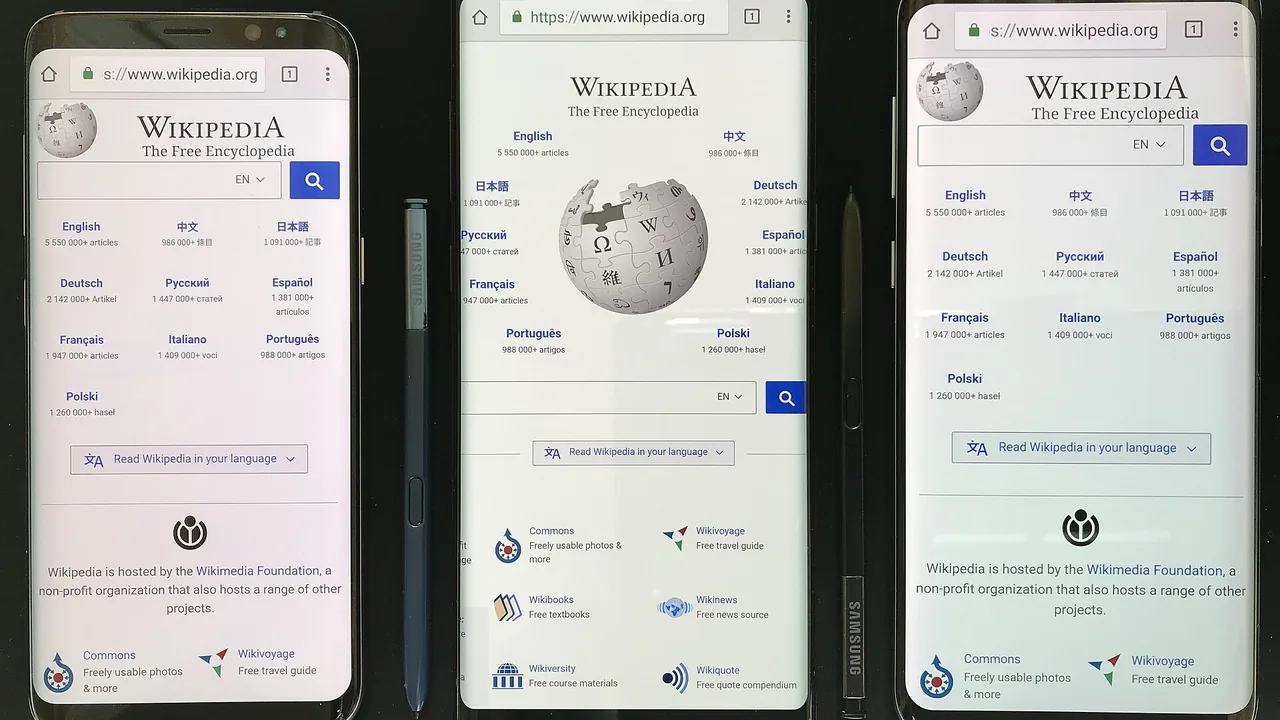Três smartphones Android exibindo uma página, usados para representar perfis separados no sistema.